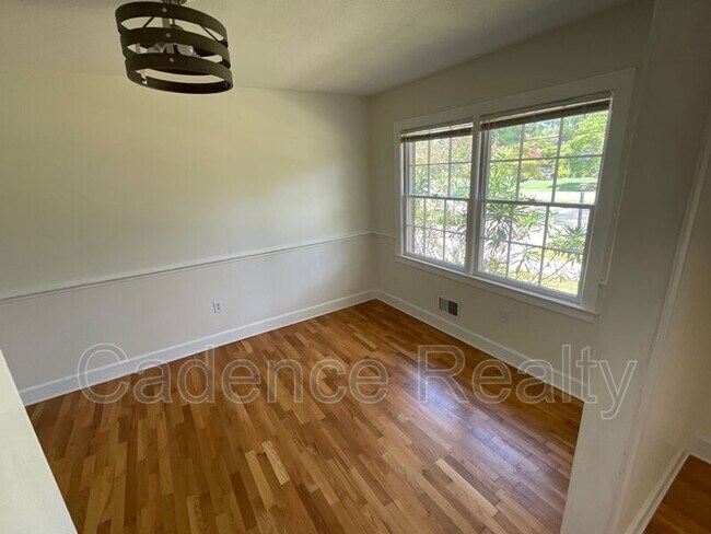 Building Photo - 114 Cardinal Dr S