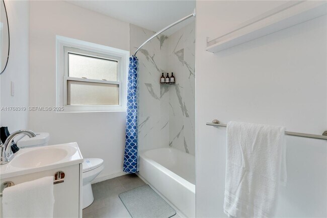 Building Photo - 820 SW 26th Rd