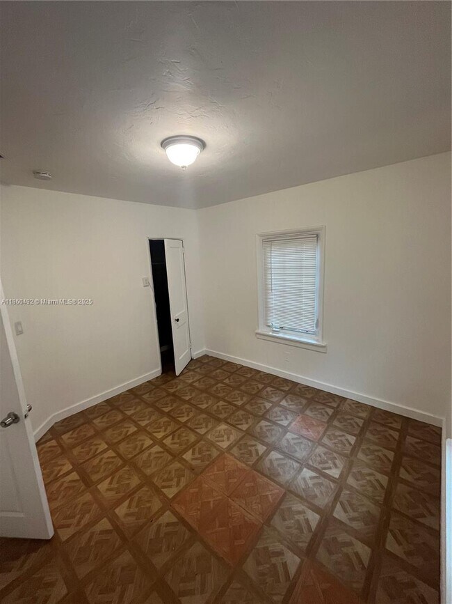 Building Photo - 1250 NW 43rd St