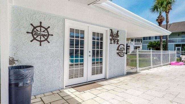 Building Photo - Unfurnished 2 Bedroom Townhome Near the Be...