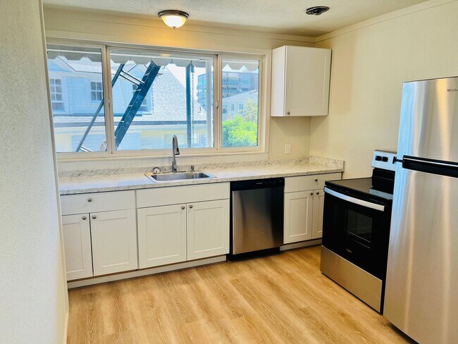 Building Photo - #81-SW Cedar Fourplex
