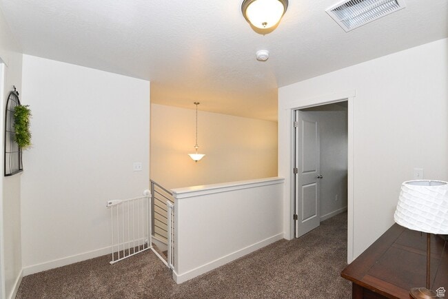 Building Photo - 1632 N Apache Rd
