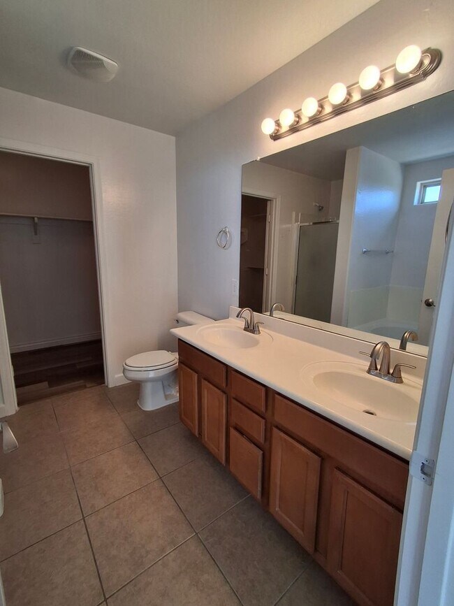 Building Photo - 1280 E Saddle Way