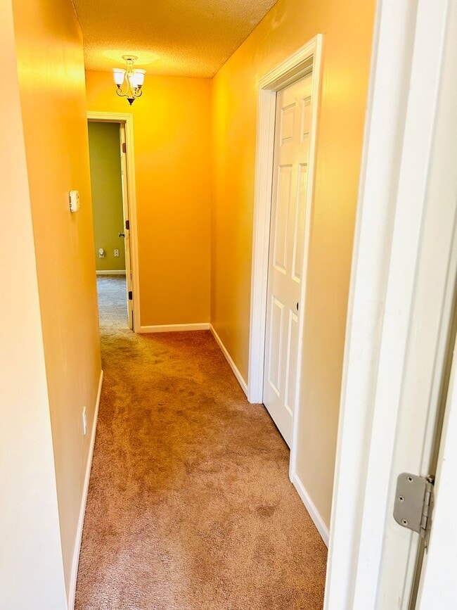 Building Photo - Fresh Updated Interior, Close to Fort Riley