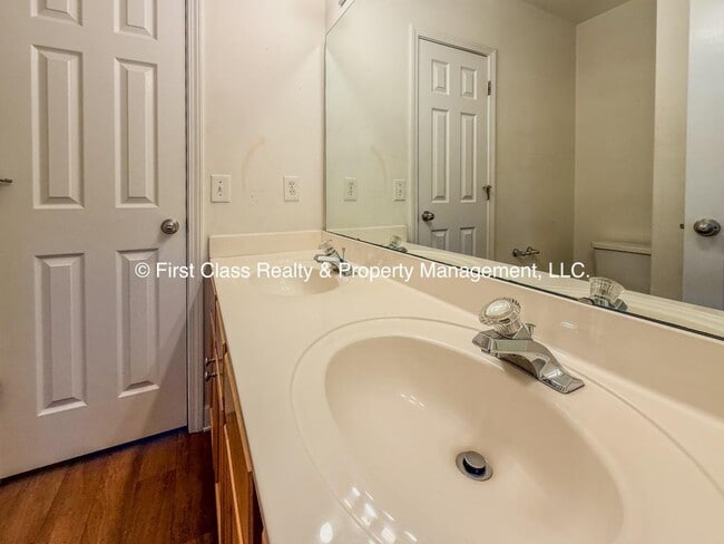 Building Photo - 710 Tavern Ct