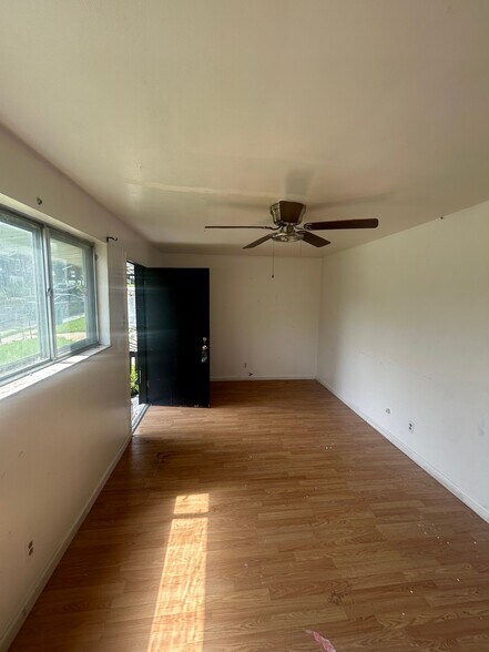 Building Photo - 4211 Ravenwood Ave