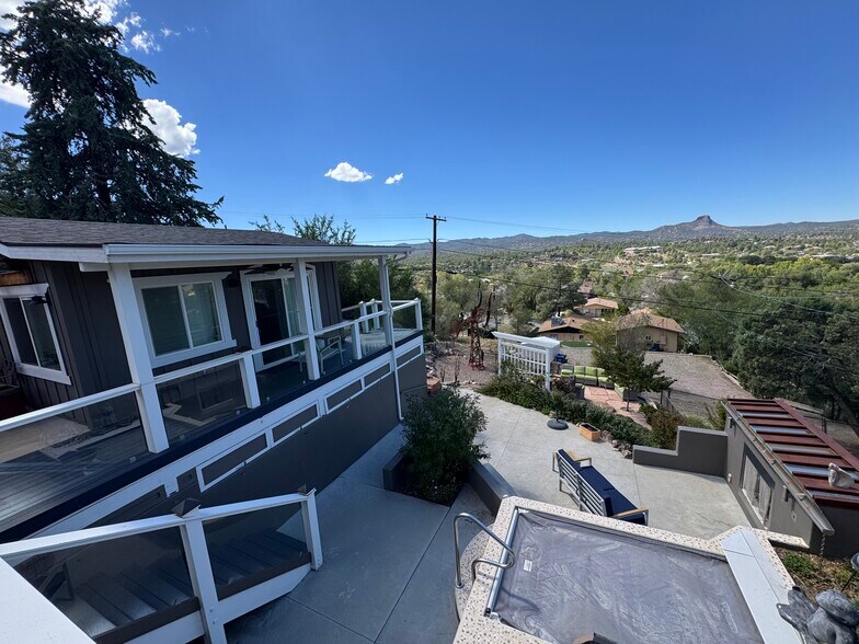 Building Photo - 342 S Mount Vernon Ave