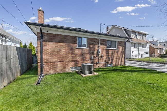 Building Photo - 22055 Elmwood Ave