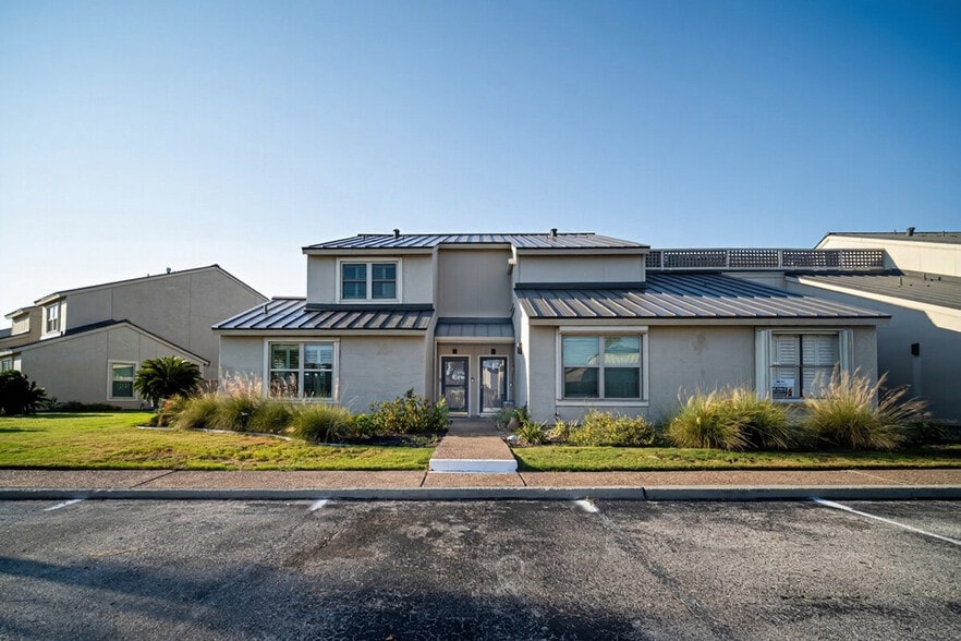 Building Photo - 1902 Bayhouse Dr