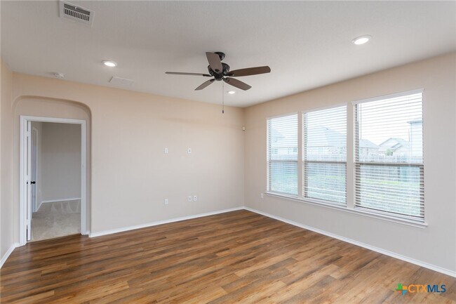 Building Photo - 1605 Henbit Ln