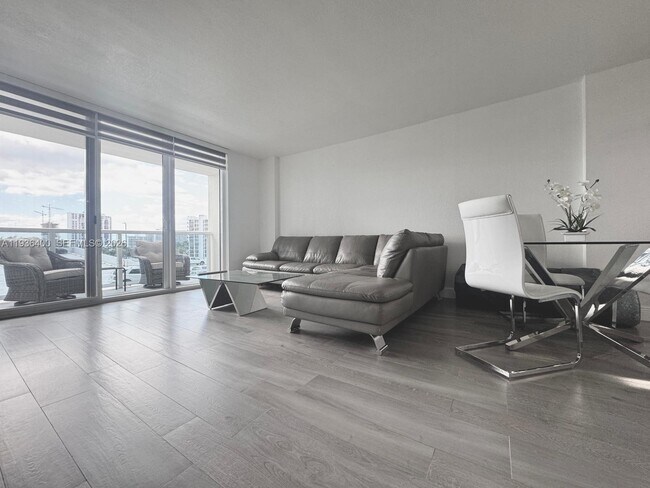 Building Photo - 3800 S Ocean Dr