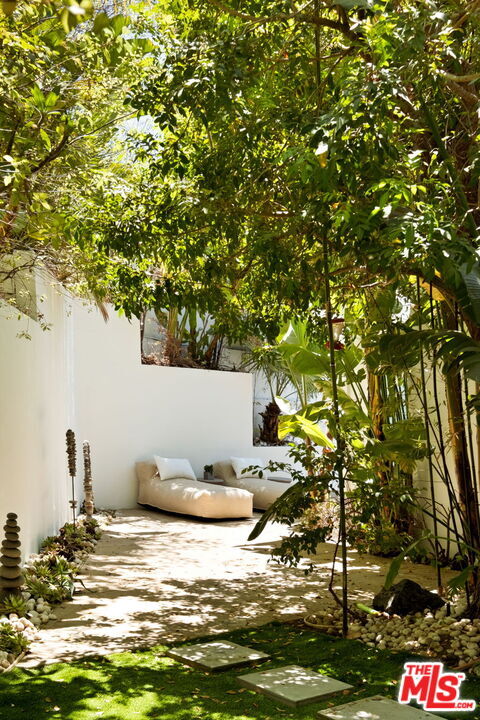 Building Photo - 1516 Forest Knoll Dr