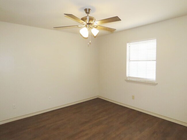 Building Photo - Whitehouse ISD! Beautifully Updated 3 Bedroom, 2 Bath Home