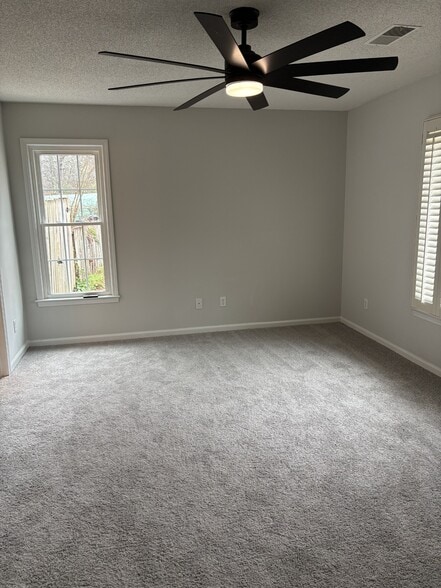 Building Photo - 532 Kenton Dr