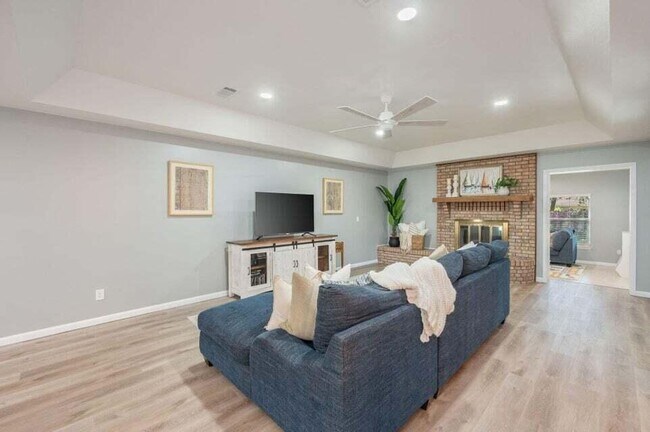Building Photo - 512 Samana Way