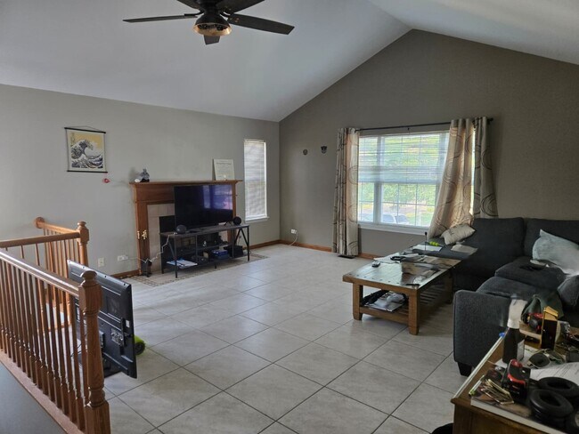 Building Photo - 2544 Dickens Dr