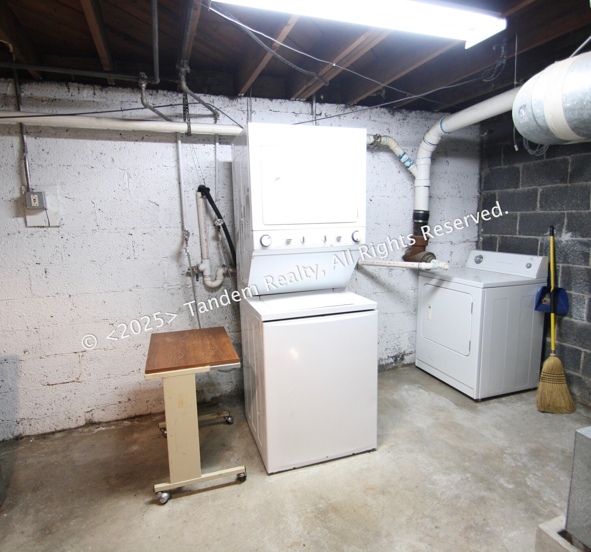 Building Photo - 720 Powers Ave