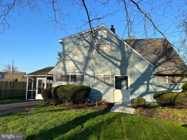 Building Photo - 15 Catalpa Ln