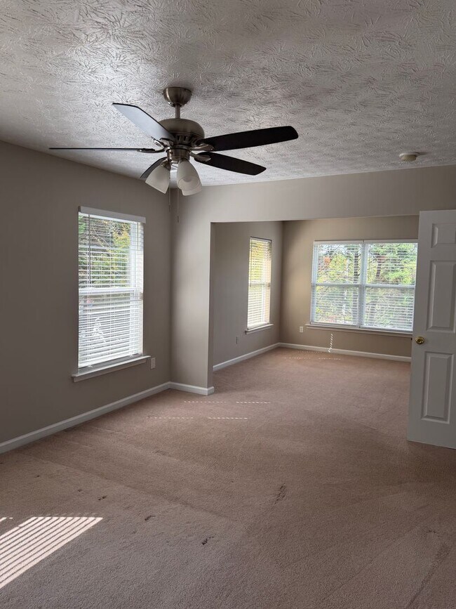 Building Photo - 6262 Shoreview Cir