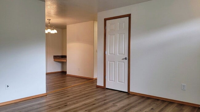 Building Photo - 499 Maylea Pl