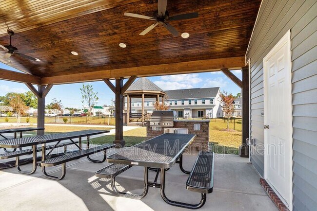 Building Photo - 2608 Sailor Rose Ln