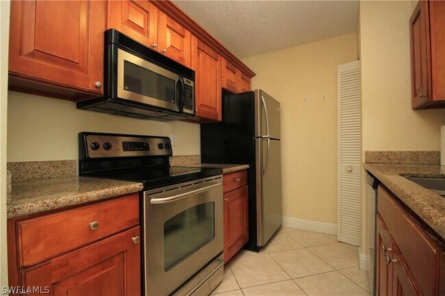 Building Photo - 194 Santa Clara Dr