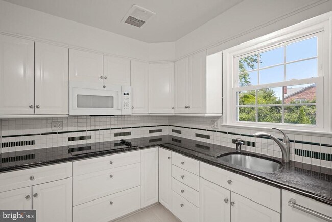 Building Photo - 7109 Radnor Rd