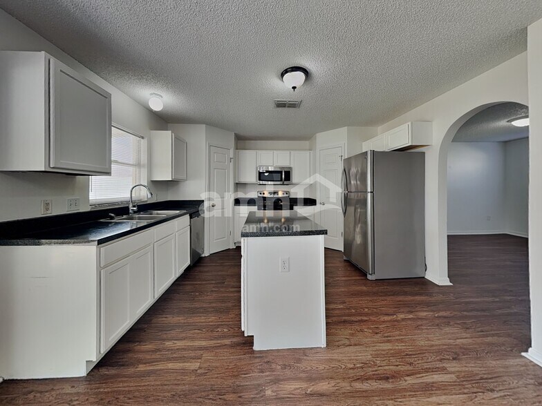 Building Photo - 813 Grand Regal Pt