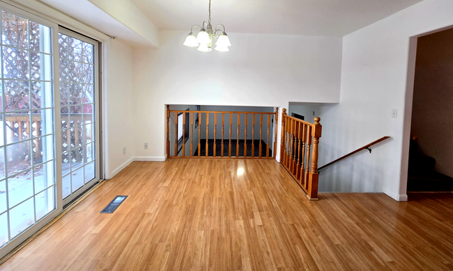 Building Photo - Large, Pet Friendly 5 Bedroom, 3 Bathroom Home for Rent in Ammon!  Fenced Backyard & Garage!  By ...