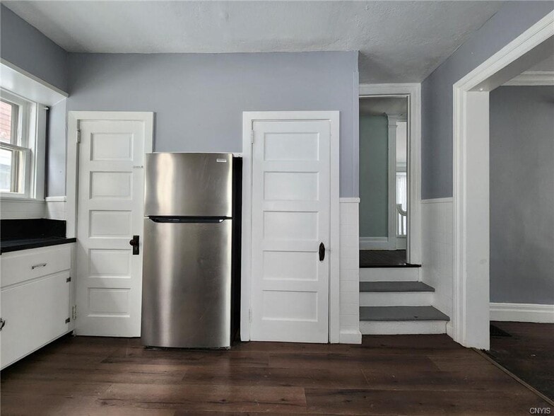 Building Photo - 218 S Pleasant St