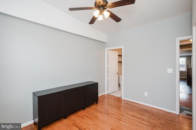 Building Photo - 917 Baylis St
