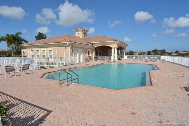 Building Photo - 1423 SE Legacy Cove Cir