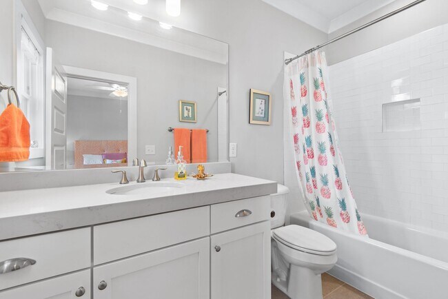 Building Photo - Gorgeous 3 level modern farmhouse townhome...