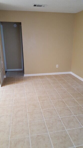 Living Room - 904 Bret Ln