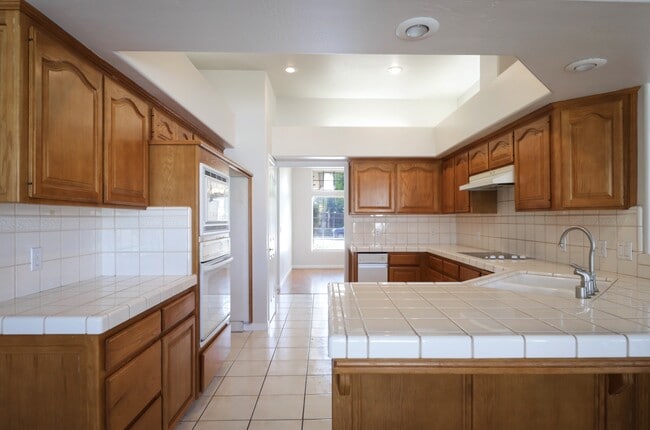Building Photo - 4709 Laurel Springs Dr