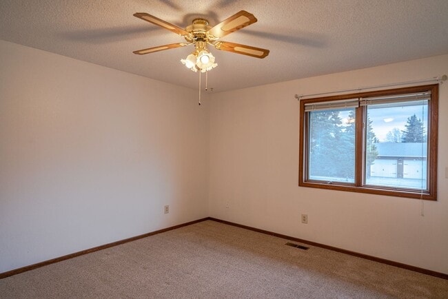 Building Photo - Single Floor Home! 3 bedroom, 3 bathrooms ...