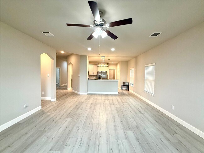 Building Photo - 141 Eliana Shores Dr