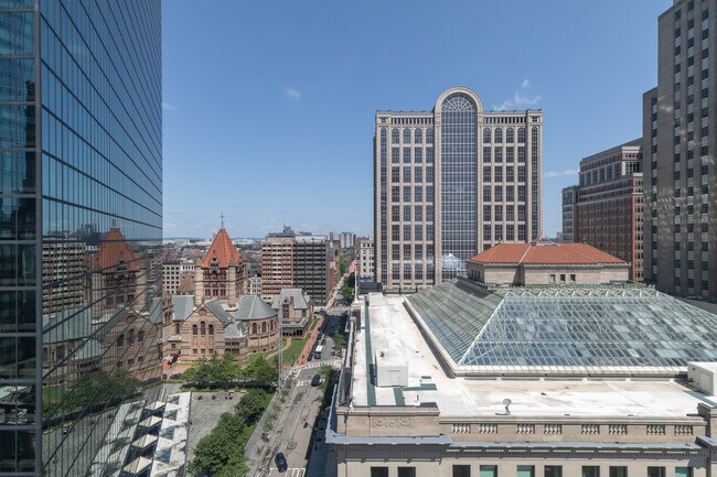 Building Photo - 400 Stuart St