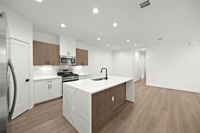 Building Photo - 2711 Sunrise Breeze Dr