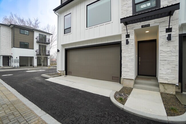 Building Photo - 4626 N Iota Ln