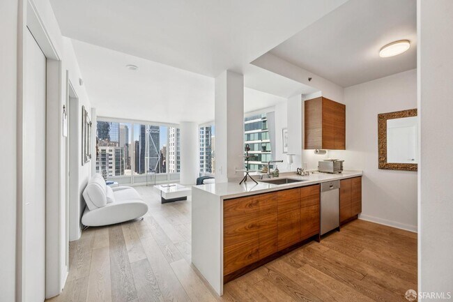 Building Photo - 425 1st St