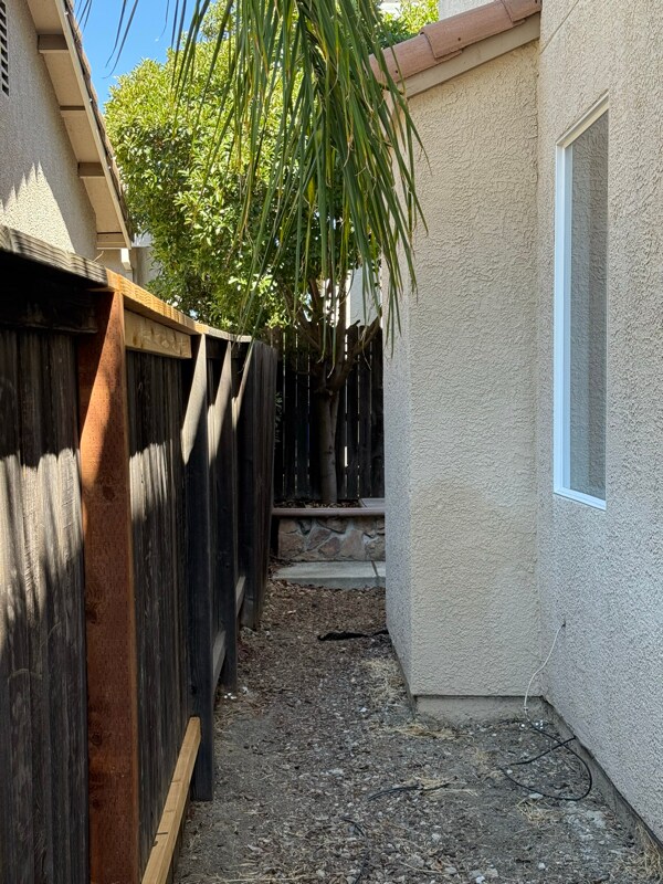 Building Photo - 2320 Bayless Way