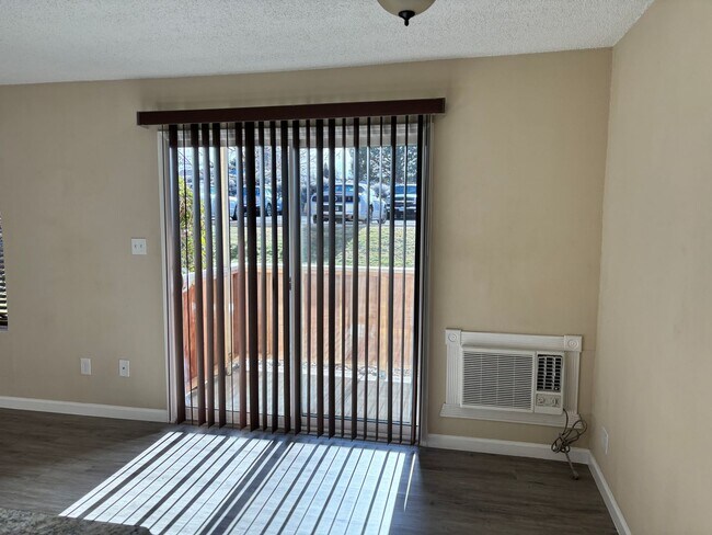 Building Photo - SUPER CUTE UNIT- RECENTLY REMODELED - ONLY $1,375 PER MONTH FOR THIS 2 BEDROOM, 1 BATH UNIT- INCU...