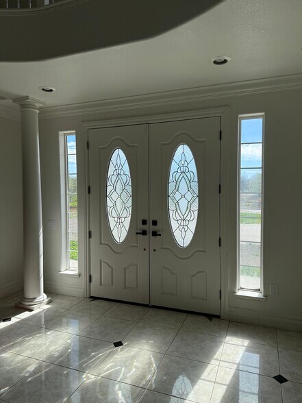 Building Photo - 31195 Lone Tree Rd