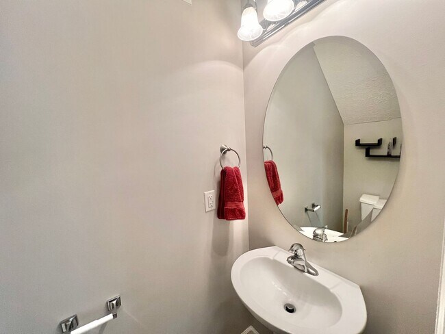 Building Photo - Charming 4BD, 2.5BA Durham Home with a Bonus Sun-Room & Fenced In Yard Only 10 Minutes Away from ...