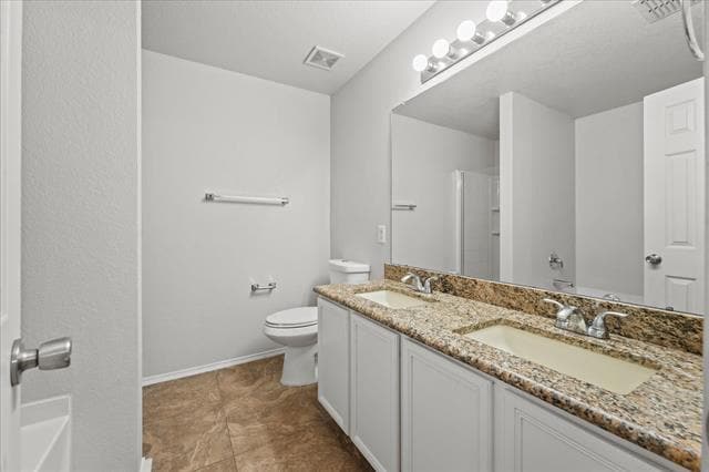 Building Photo - 2743 Hacienda Lake Dr