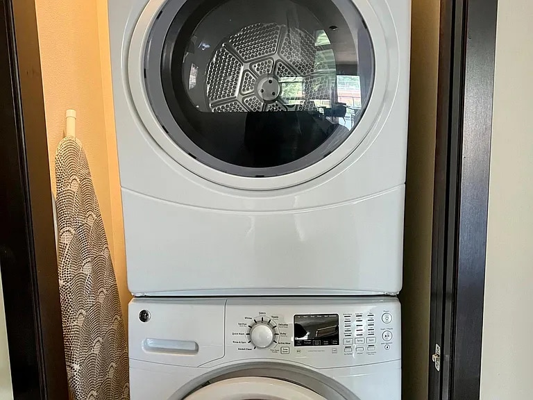 Building Photo - 815 E Mifflin St