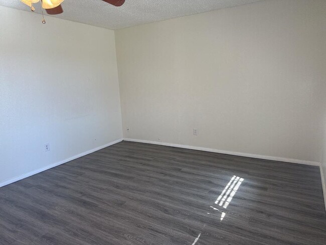 Building Photo - 717 SW Ranch Oak Blvd