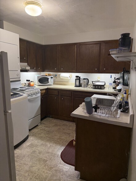 Building Photo - 51.5 Latham Ct