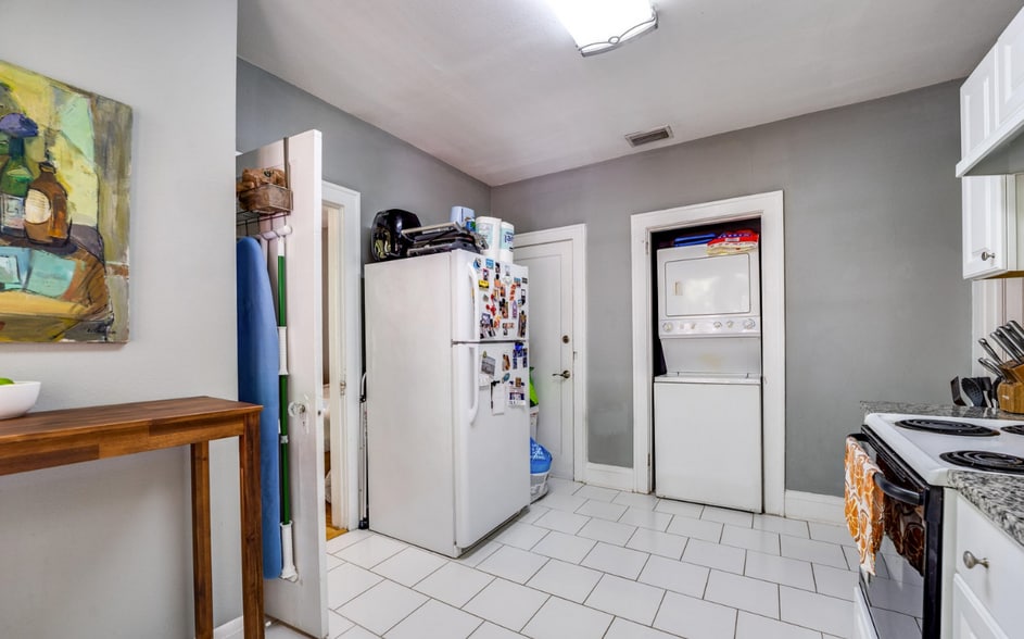 Building Photo - 2651 Dellwood Ave